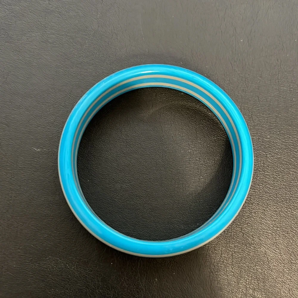Vintage Plastic Bangle Bracelet, Blue, Gray, Striped, Retro, Boho - Picture 4 of 7